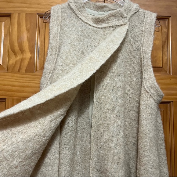 Free People Stand And Deliver Wool Alpaca
Blend Cape Sweater Vest Size Medium - Picture 5 of 12